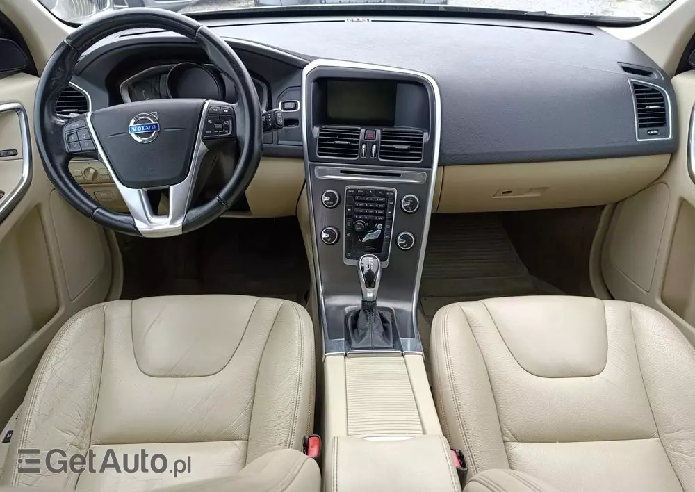 VOLVO XC 60 3.2 AWD Momentum