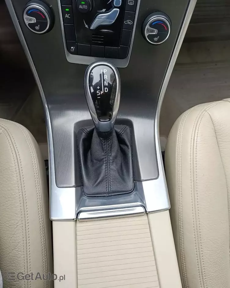 VOLVO XC 60 3.2 AWD Momentum