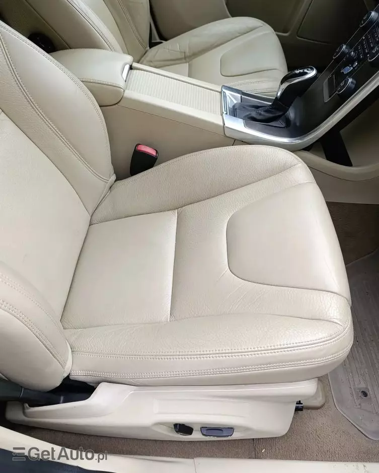 VOLVO XC 60 3.2 AWD Momentum