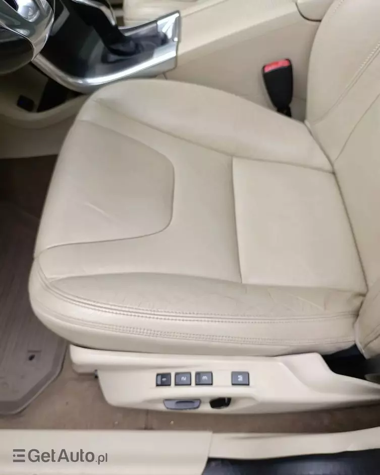 VOLVO XC 60 3.2 AWD Momentum