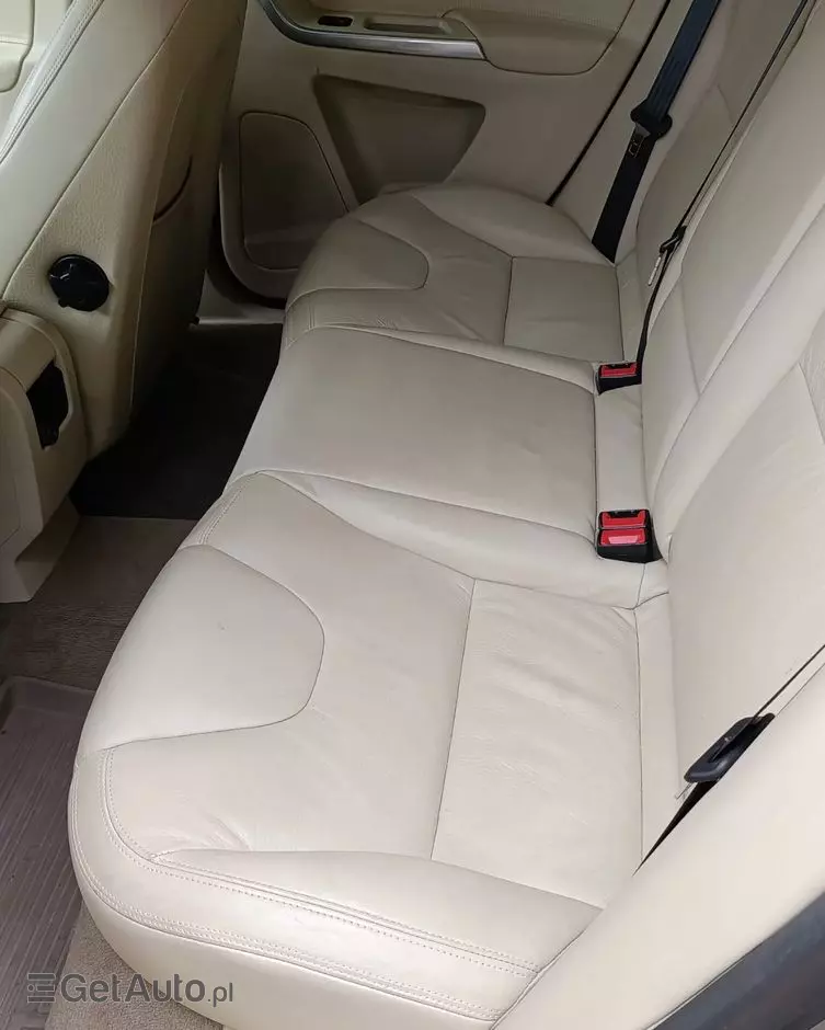 VOLVO XC 60 3.2 AWD Momentum