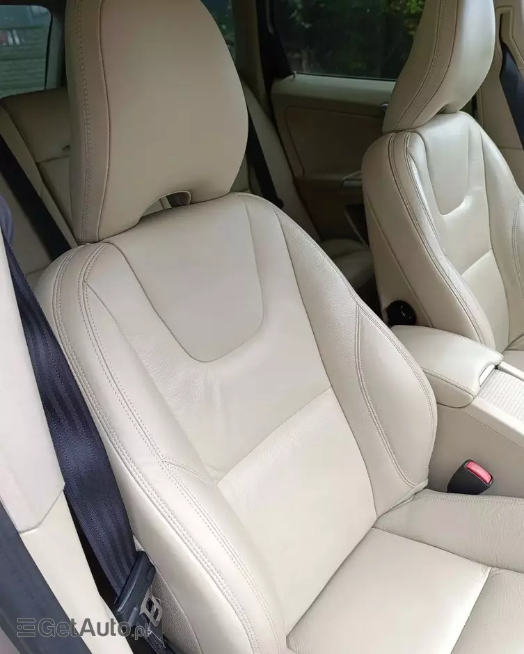 VOLVO XC 60 3.2 AWD Momentum