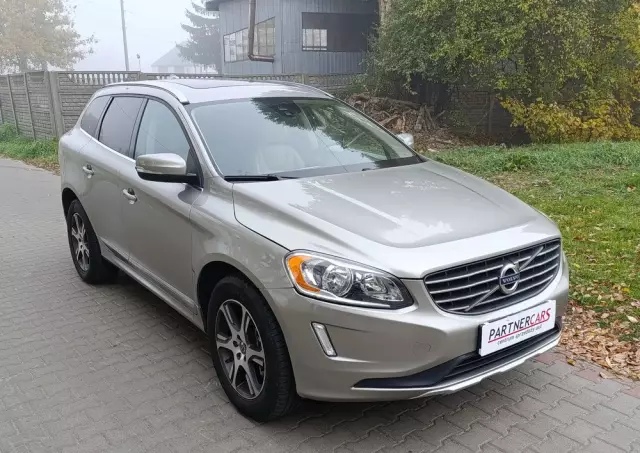 VOLVO XC 60 3.2 AWD Momentum