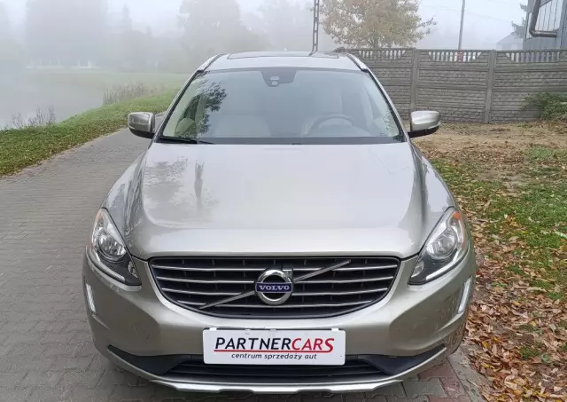 VOLVO XC 60 3.2 AWD Momentum