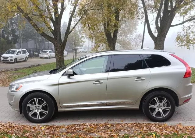 VOLVO XC 60 3.2 AWD Momentum