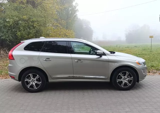 VOLVO XC 60 3.2 AWD Momentum