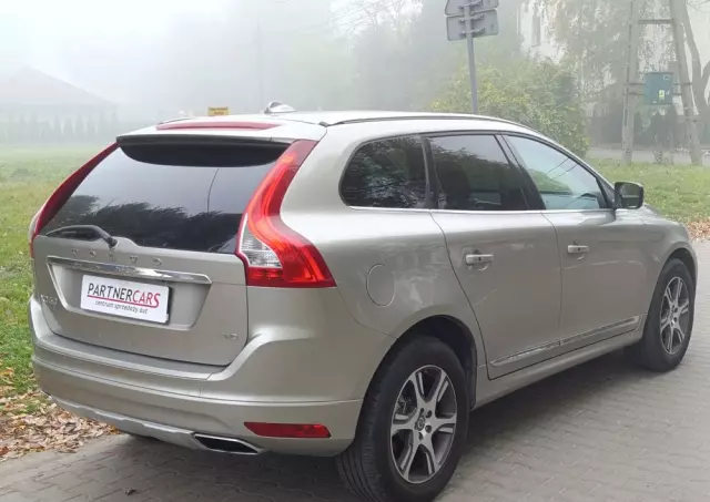 VOLVO XC 60 3.2 AWD Momentum