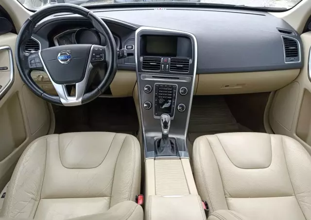 VOLVO XC 60 3.2 AWD Momentum