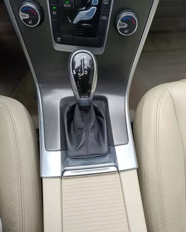 VOLVO XC 60 3.2 AWD Momentum