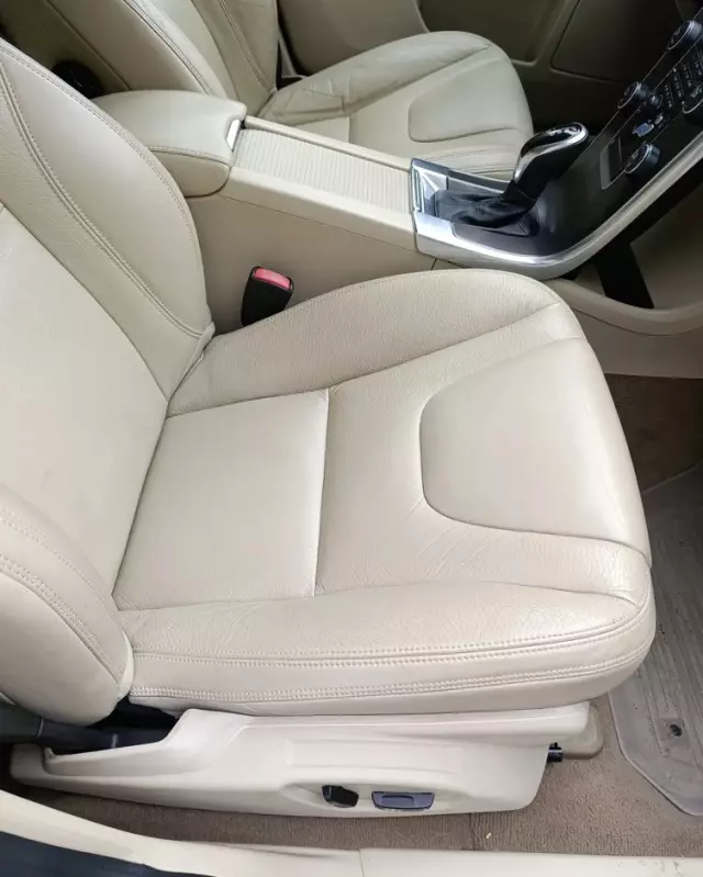 VOLVO XC 60 3.2 AWD Momentum