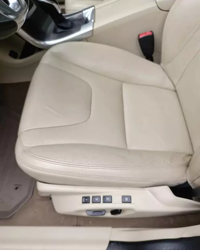 VOLVO XC 60 3.2 AWD Momentum