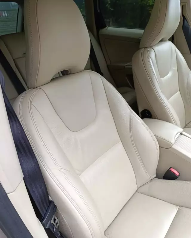 VOLVO XC 60 3.2 AWD Momentum