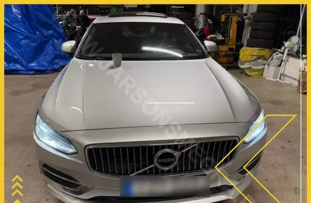 VOLVO S90 