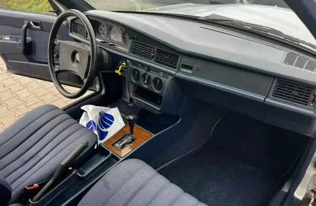 MERCEDES-BENZ W 201 (190) 