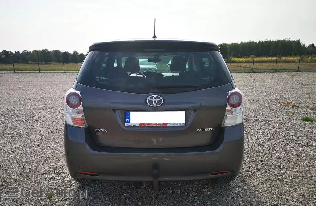 TOYOTA Verso 