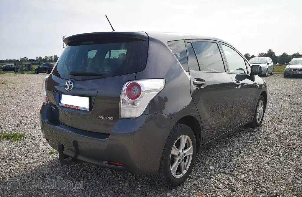 TOYOTA Verso 