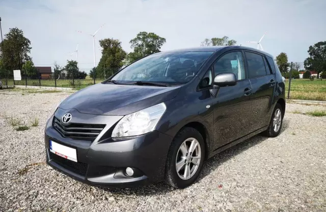 TOYOTA Verso 