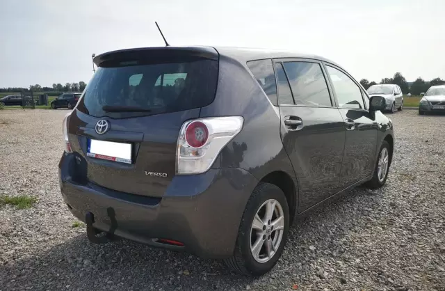 TOYOTA Verso 