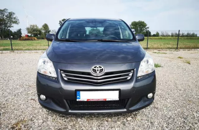TOYOTA Verso 