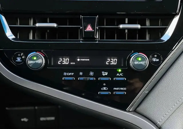 TOYOTA Camry 2.5 Hybrid Comfort CVT