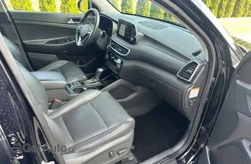 HYUNDAI Tucson 