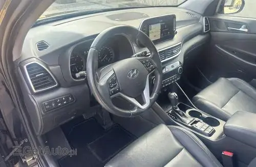 HYUNDAI Tucson 