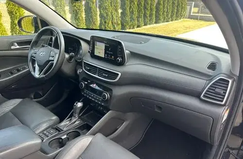 HYUNDAI Tucson 