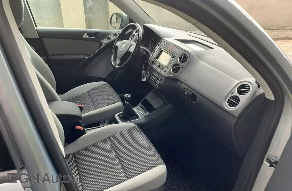 VOLKSWAGEN Tiguan 