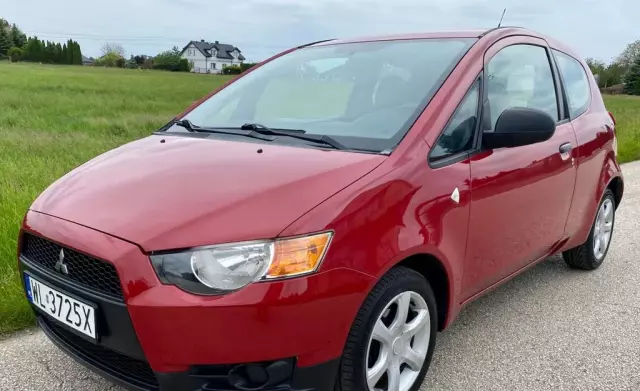 MITSUBISHI Colt 