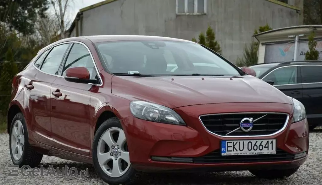 VOLVO V40 