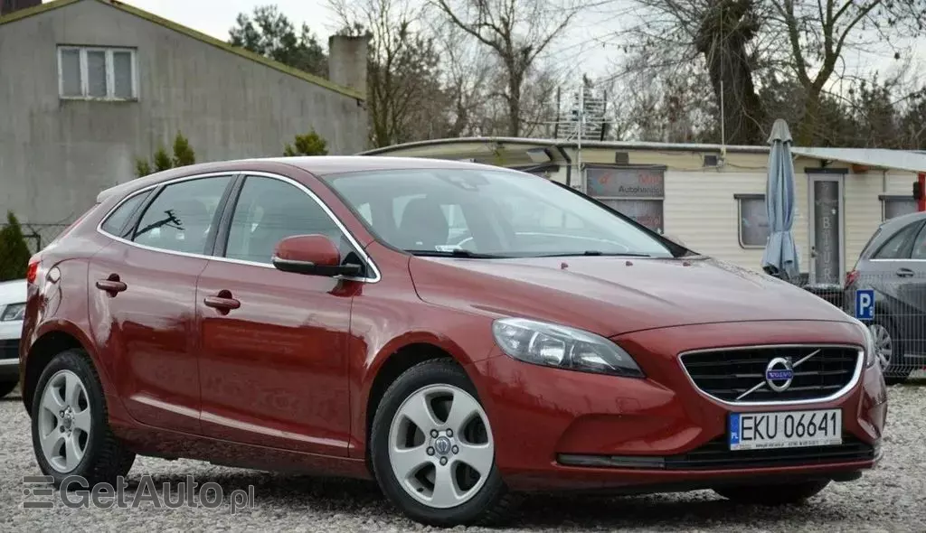VOLVO V40 