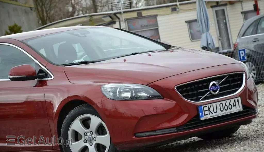 VOLVO V40 
