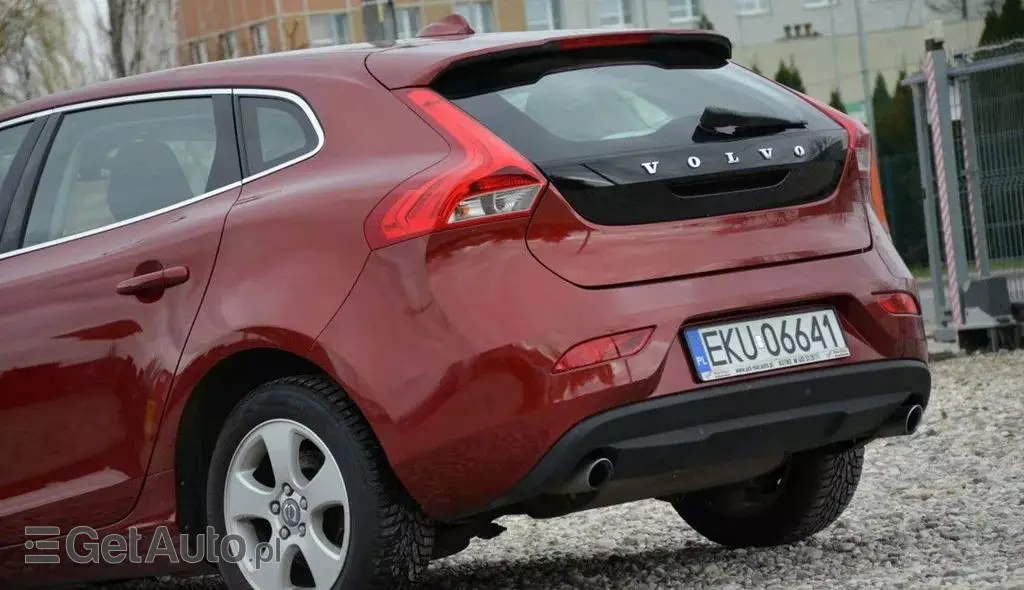 VOLVO V40 