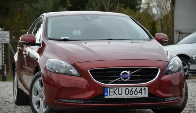 VOLVO V40 
