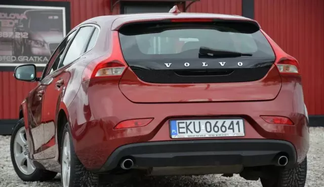 VOLVO V40 