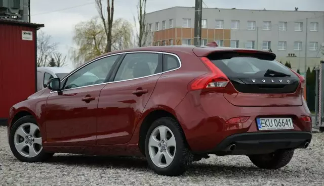VOLVO V40 