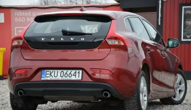 VOLVO V40 