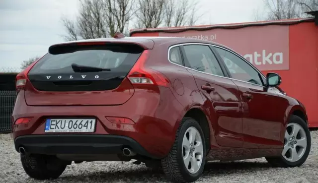 VOLVO V40 