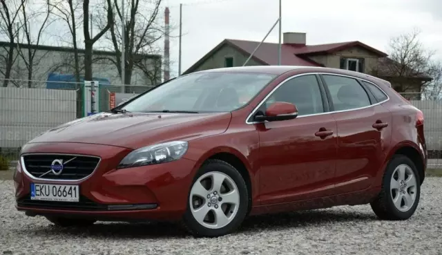 VOLVO V40 