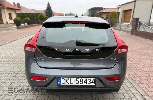 VOLVO V40 