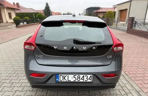 VOLVO V40 