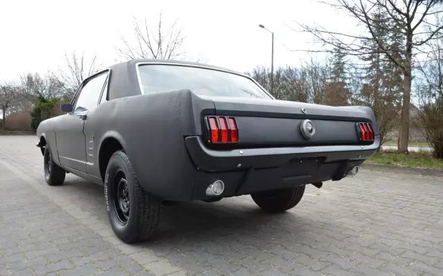 FORD Mustang 