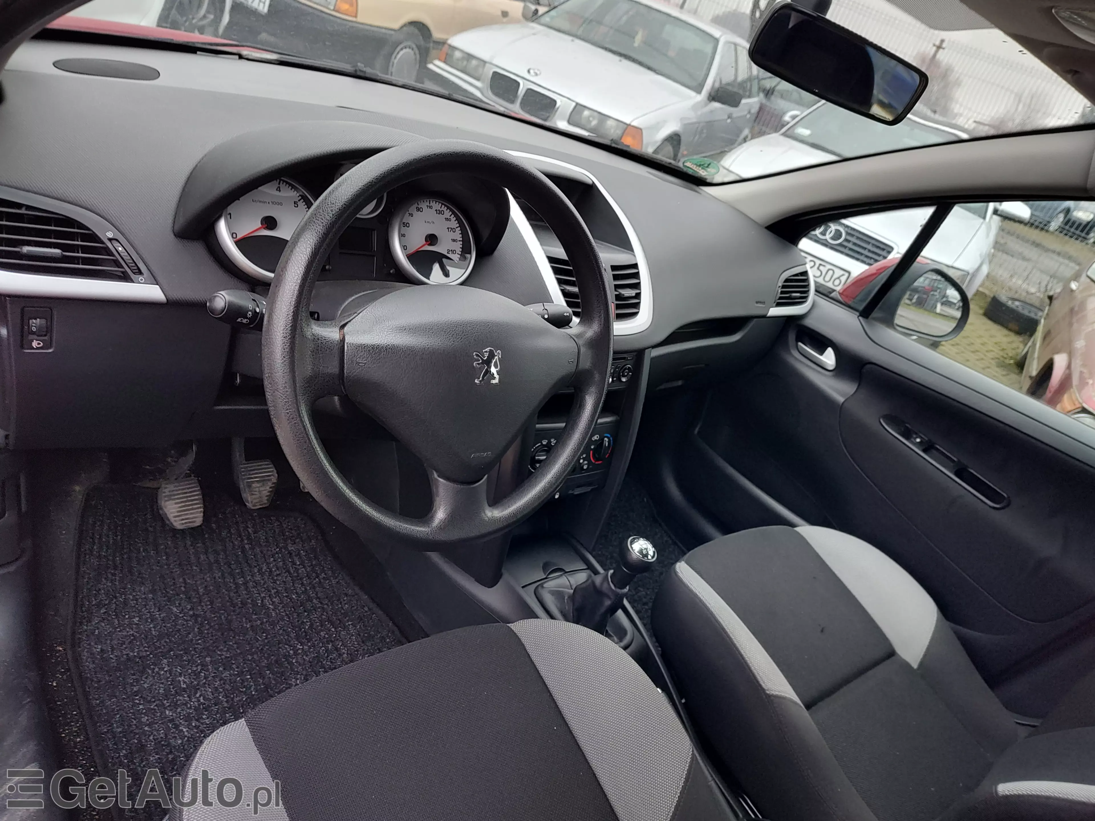 PEUGEOT 207 Presence 75