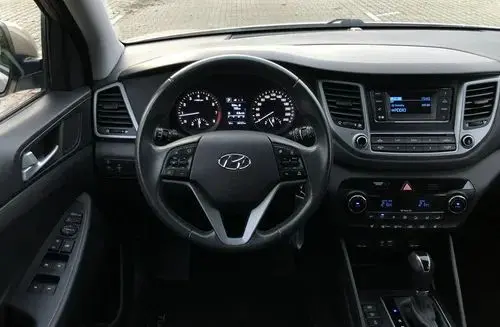 HYUNDAI Tucson 