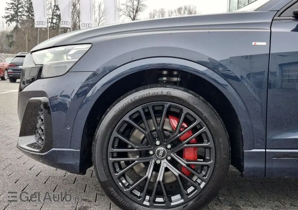 AUDI Q8 