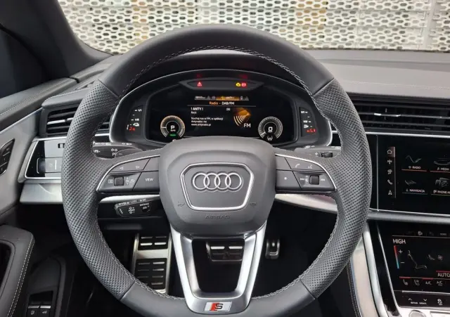 AUDI Q8 