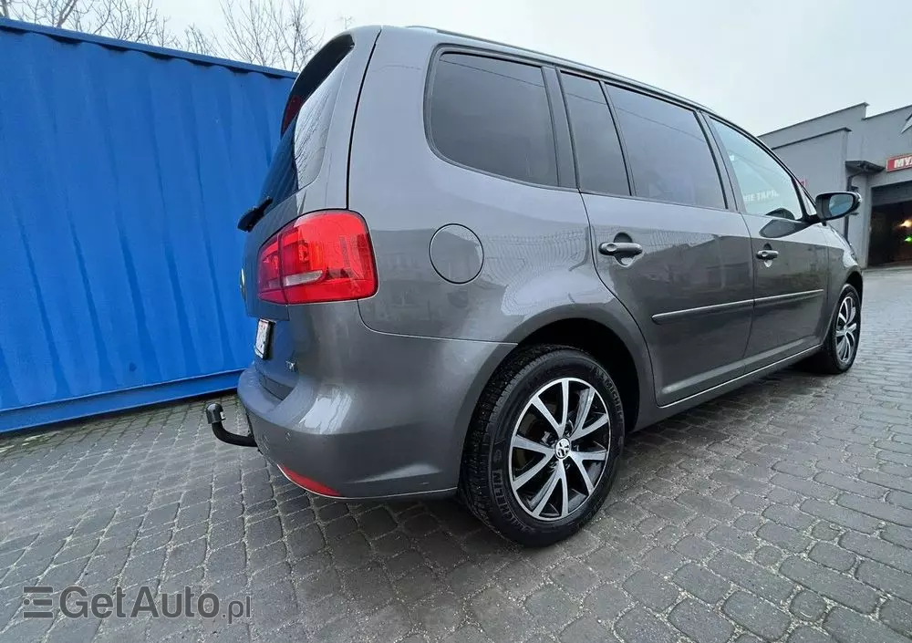 VOLKSWAGEN Touran 
