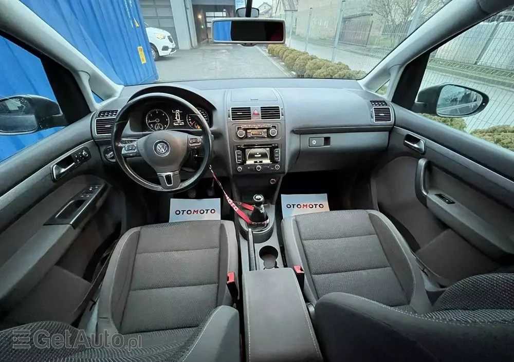 VOLKSWAGEN Touran 