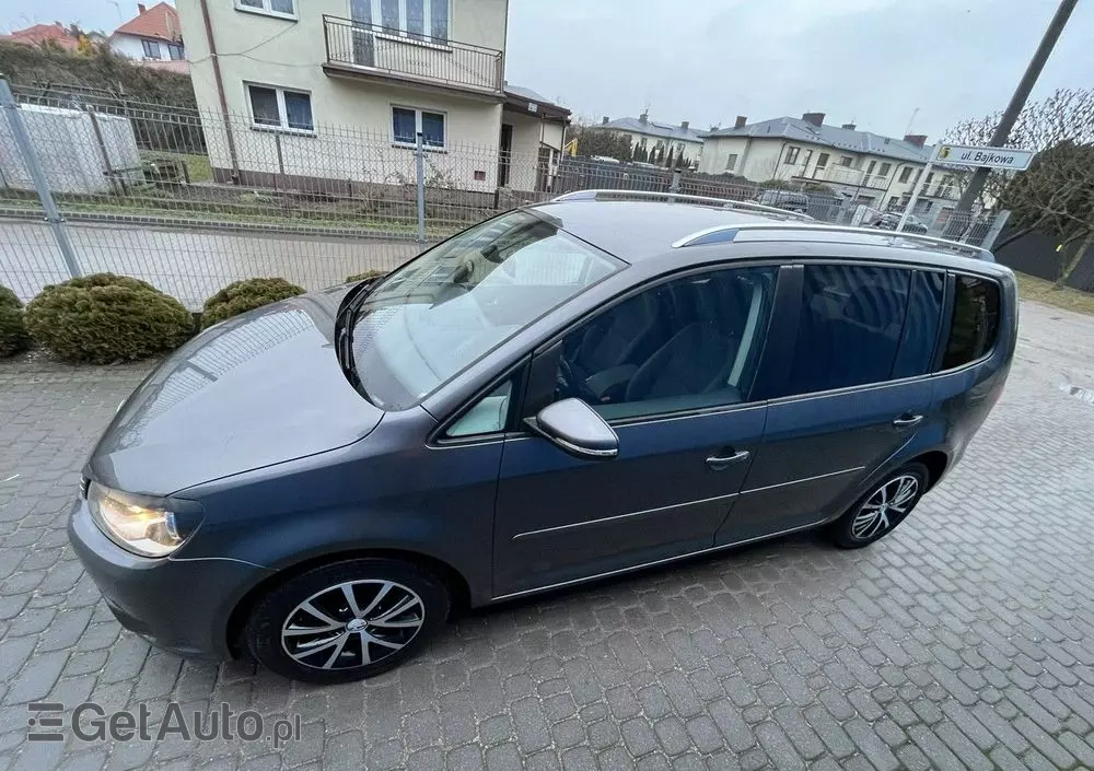 VOLKSWAGEN Touran 