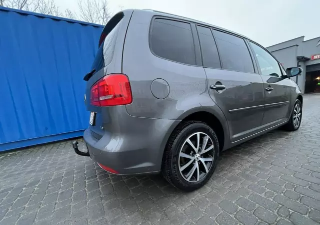 VOLKSWAGEN Touran 